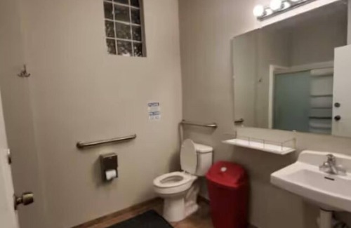 South Loop Hotel | Best Pick | Private Room w/ Free Coffee and WiFi