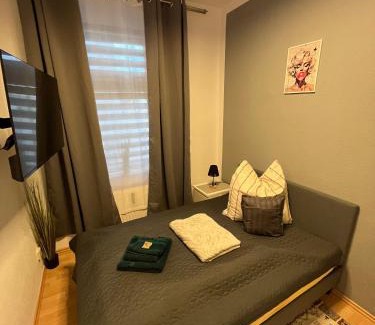 Wittenberge Apartamento | Best Preis Stadtperle 1- Stadtzentrum Wittenberge Modernes Ambiente max 3 Personen Einzelzimmer voll ausgestattet mit MagentaTV, WLAN, Waschmaschine