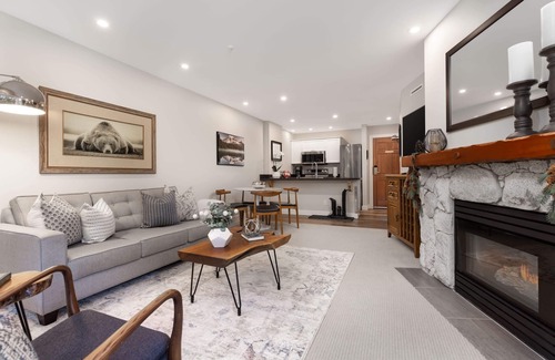 Upper Village Condominio | The Suite Life Original | A/C+Pool+HotTub+SkiOut | Couples Escape | The Aspens
