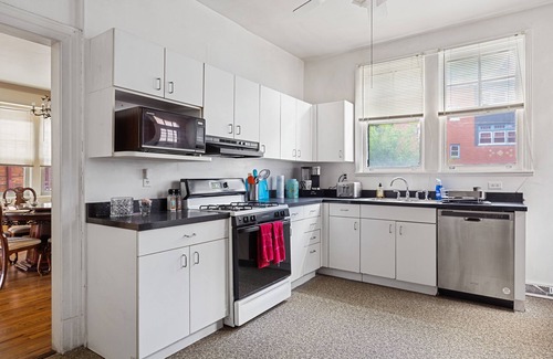 North Oakland Casa | Best skyline view of CMU/PITT Historical Oakland 5BR storybook house 3000sf