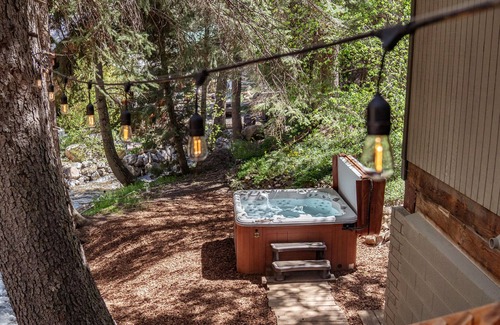 Sundance Cabina | MEJORES VISTAS DE STREAM, CONFIGURACIÓN PRIVADA, GRAN CAÑÓN DE PINO