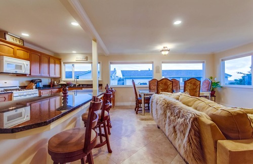 Morro Bay Casa | 28 DE JULIO - 2 DE AGOSTO AHORA DISPONIBLE!100 pasos 2 arena, perros, jacuzzi bajo la estrella