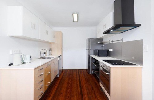 Nathan Casa | Best Value 4Beds Home Near Shops, Cafes and Forest