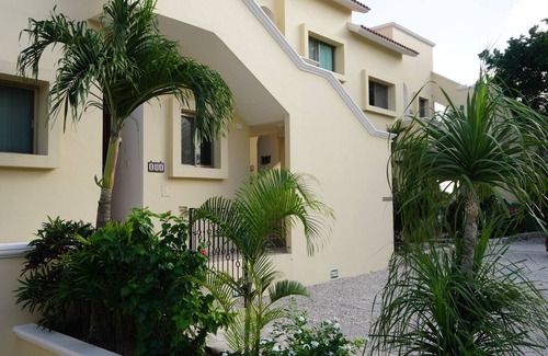 Puerto Aventuras Condominio | Condominio junto a la piscina en relajante comunidad cerrada del océano.
