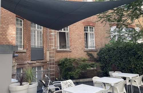 Contades Hotel | Best Value, Quality Stay! Near Museum Œuvre Notre-Dame! Pets are Allowed!