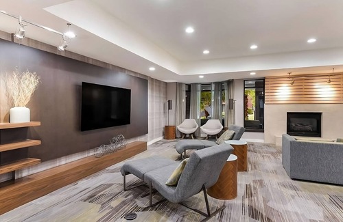 Tempe Hotel | Best Value, Quality Stay! Relaxing Unit, Pets Allowed, Outdoor Pool!