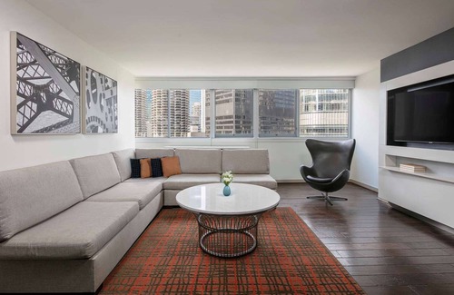 Downtown Chicago Hotel | Best Value, Quality Stay! Pets Allowed, Close to Chicago Riverwalk and The Cove