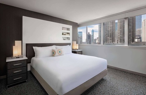 Downtown Chicago Hotel | Best Value, Quality Stay! Pets Allowed, Close to Chicago Riverwalk and The Cove