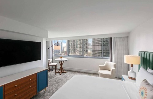 Downtown Chicago Hotel | Best Value, Quality Stay! Pets Allowed, Close to Chicago Riverwalk and The Cove