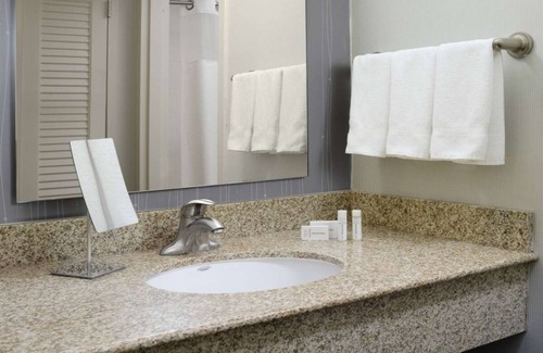 North Dallas Hotel | Best Value, Quality Stay! Pet-friendly & Modern Unit Near NorthPark Center Mall