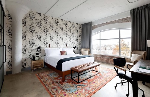 South Main Historic District Hotel | Best Value, Quality Stay! Pets Allowed, Minutes to Fire Museum of Memphis