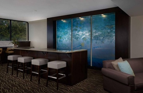 Newport Casa | Best Value, Quality Stay! Free Parking, Indoor Pool, Pets Allowed!