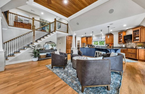 Huddleston Apartamento | BEST VIEW~Luxury 8500 Sq Ft~6 bedroom 5 Flex Rooms