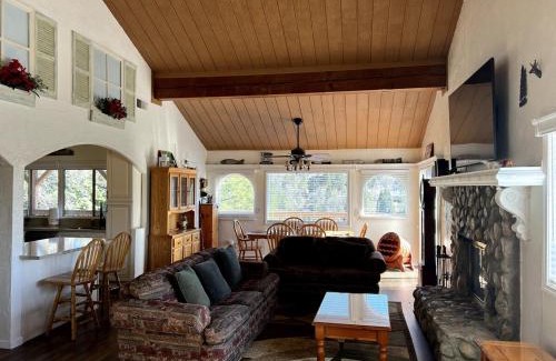 Crestline Casa | Best View of the Lake! Huge Deck!