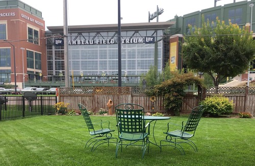 Green Bay Casa | La mejor vista en el bloque a la sombra de Lambeau Field