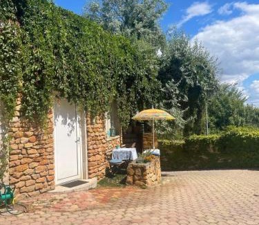 Szechenyihegy Apartamento | Best view small house free parking self check-in