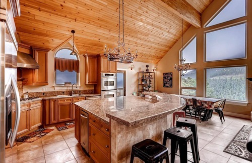 Evergreen Casa | 6 BDR Mountain Home 360 Vistas. ESQUÍ, roca roja, 24 minutos para DENVER. ¡¡BAÑERA DE HIDROMASAJE!!