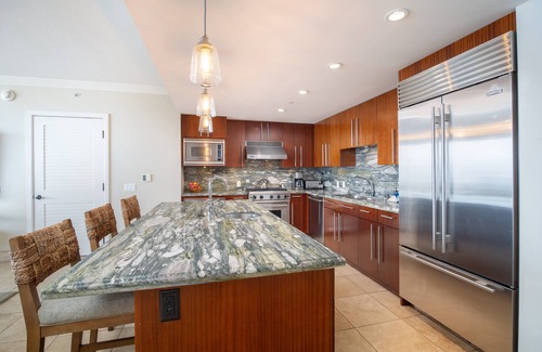 Lahaina Condominio | HK's Finest ~ LUXURY Vista al mar PENTHOUSE DE 3 DORMITORIOS CON BARBACOA PRIVADA ~ SUITE 1025 K ~