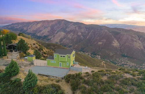 Julian Cabaña | Best Views in Julian. Modern Cottage with Cliffside Hot Tub & Glass Sauna