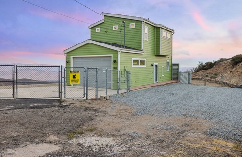 Julian Cabaña | Best Views in Julian. Modern Cottage with Cliffside Hot Tub & Glass Sauna