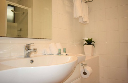 Ascot Hotel | Best Western Airport 85 Motel