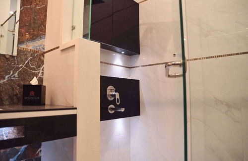 Faisalabad Hotel | OXYGYM CLUB Hotel And Suites
