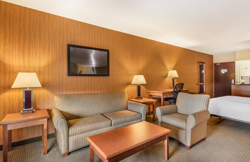 South Lethbridge Hotel | Best Western Plus Service Inn & Suites