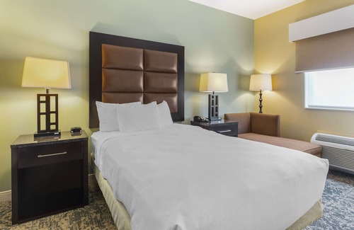 Silver Lake Hotel | Best Western Plus Wilmington/Carolina Beach