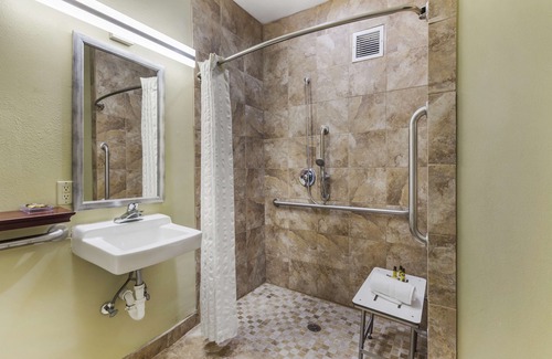 Silver Lake Hotel | Best Western Plus Wilmington/Carolina Beach