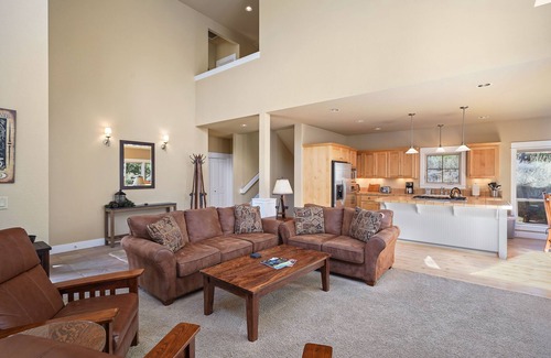 RiverWild Casa | Amazing Wild River with Huge Bonus Space! Community Hot Tub (Seasonal Pool)