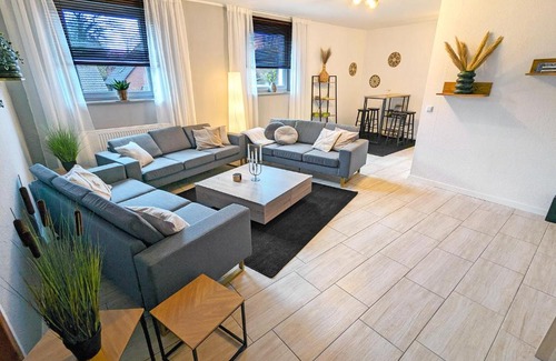 Wildeshausen Apartamento | BesTime - 5 Schlafzimmer, Wohnzimmer, Küche, Waschtrockner, Terrasse, Smart-TVs, Netflix, Tischfußball
