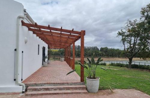 Klapmuts Casa | Bestuis Cottages - Die Walvis