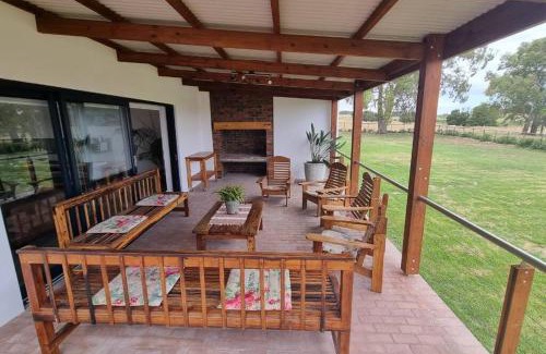 Klapmuts Casa | Bestuis Cottages - Die Walvis