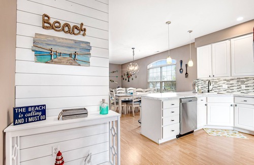 Bethany Breeze Casa | Bethany Breeze Townhouse with High-Speed WiFi, Shared Pool, & Washer/Dryer