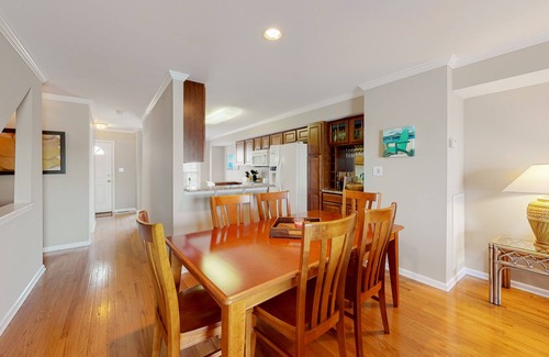 Ocean View Condominio | Bethany Marina bayfront condo with pool, 4 bikes, fireplace, water views