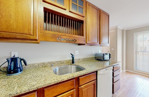 Ocean View Condominio | Bethany Marina bayfront condo with pool, 4 bikes, fireplace, water views