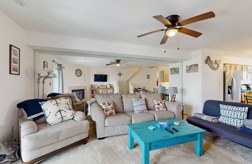 Ocean View Casa | Bethany Marina dog friendly bayfront townhouse w/pool, balcony, grill