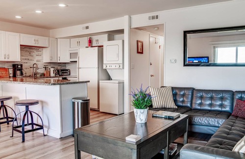 Ocean View Apartamento | ¡Nuevo! Waterfront Beach Chic Condo w / Amazing view & private beach
