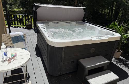 Smallwood Chalet De Esquí | Bethel Escape Hot Tub 4 beds Game Room and Fire pit Fully Stocked Kitchen