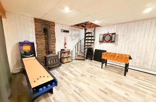 Smallwood Chalet De Esquí | Bethel Escape Hot Tub 4 beds Game Room and Fire pit Fully Stocked Kitchen
