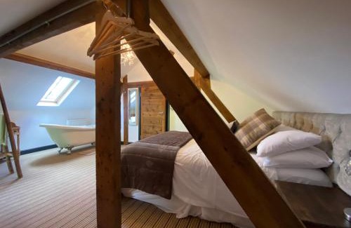 Hopton Casa | Betsey Trotwood. Historic stylish 2-bed cottage.