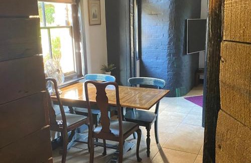 Hopton Casa | Betsey Trotwood. Historic stylish 2-bed cottage.