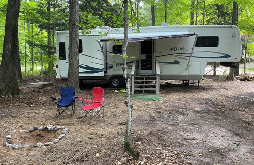 Beulah Casa | Betsie - Excellent 35Ft RV Camper in the Woods Fire Pit & Hot Tub Access
