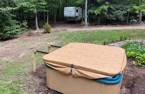 Beulah Casa | Betsie - Excellent 35Ft RV Camper in the Woods Fire Pit & Hot Tub Access