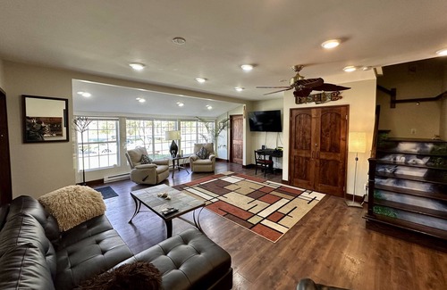 Benzonia Casa | Betsie River Lodge - Crystal Lodgings 1,700 sq ft!