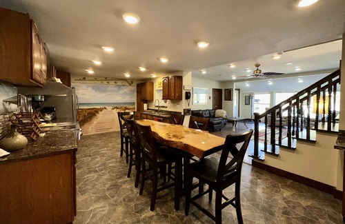 Benzonia Casa | Betsie River Lodge - Crystal Lodgings 1,700 sq ft!