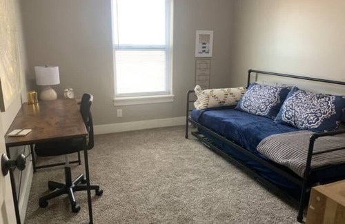 Bettendorf Apartamento | Bettendorf Condo: 2BR, 2BA, Garage, King master, Pets Welcome!