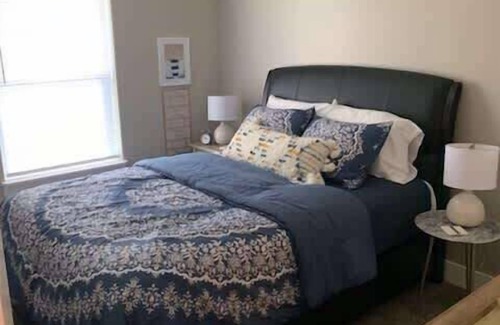 Bettendorf Apartamento | Bettendorf Condo: 2BR, 2BA, Garage, King master, Pets Welcome!