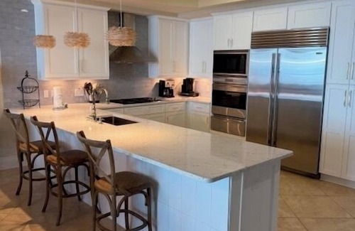 Orange Beach Condominio | Better Than The Ritz ~ Canasta de vino / merienda de bienvenida ~ ¡Balcón romántico!