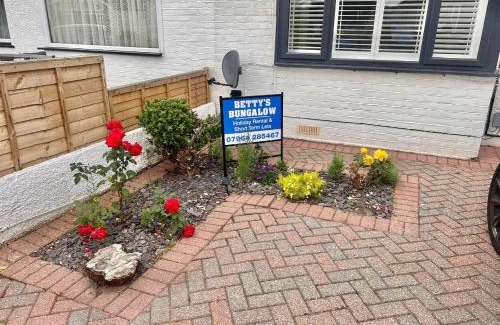 Lancing Casa | Betty's Bungalow